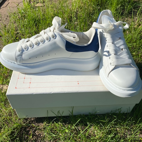 Alexander McQueen Paris in Blue - Picture 7 of 12